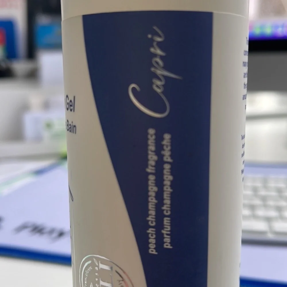 Baronessa Cali's Islands of Italy Bath Gel - CAPRI - 237 ml / 8 fl oz. - Picture 4 of 5